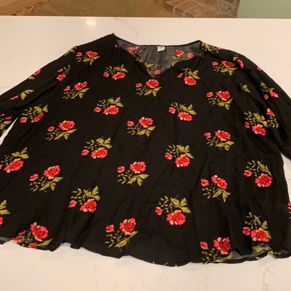 Woman’s Old Navy Blouse - Picture 3 of 8